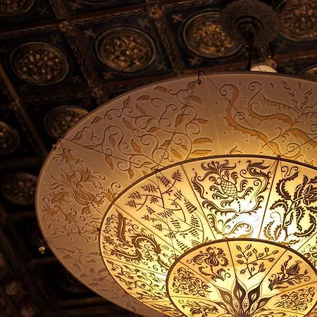 帕拉佐斯特恩酒店 酒店